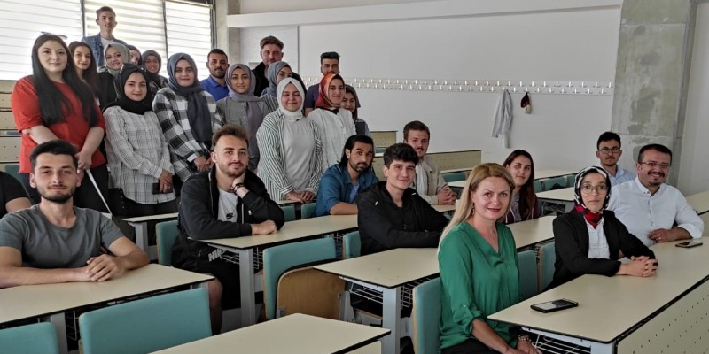 Üniversitemiz, Erasmus+ ders verme hareketliliği kapsamında Romanya Dimitrie Cantemir Üniversitesi’nden öğretim üyesine ev sahipliği yaptı.