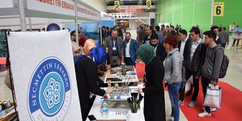 TÜYAP Konya Fuarında NEÜ Güzel Sanatlar Fakültesi Standı Yoğun İlgi Gördü