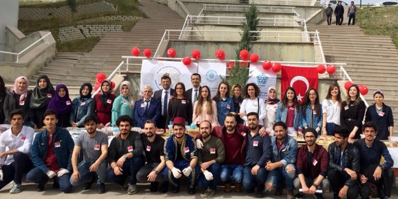 Harita Mühendisliği Öğrenci Topluluğu tarafından Mehmetçiklerimiz için Kermes düzenlendi.  