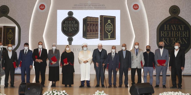 Üniversitemiz Öğretim Üyelerinin de Katkı Sunduğu Diyanet İşleri Başkanlığına Ait Hayat Rehberi Kur’an – Konulu Tefsir Adlı Eser Neşredildi