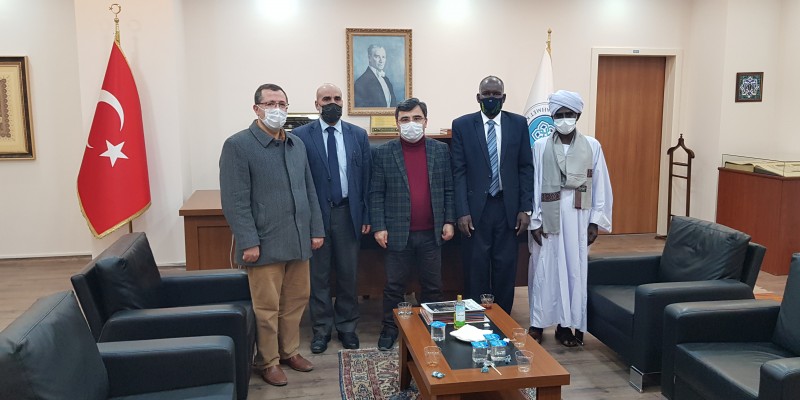 Sudan Holy Quran and Taseel of Sciences Üniversitesi Rektörü Prof. Dr. Abkar Aabd albanat Adam Ibrahim'den Fakültemiz Dekanı Karapınar'ı Ziyaret