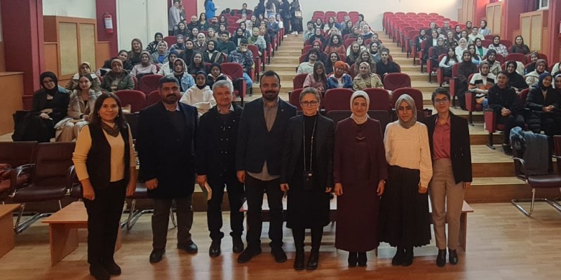 Sosyal Hizmet Bölümü Tarafından Düzenlenen "Kadına Yönelik Şiddette Sosyal Hizmet Müdahalesi" Konulu Seminer Gerçekleştirilmiştir