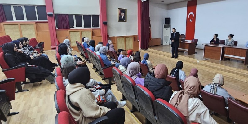 Bozkırlılar Vakfı Kız Anadolu İmam Hatip Lisesi son sınıf öğrencileri Fakültemize misafir oldu.