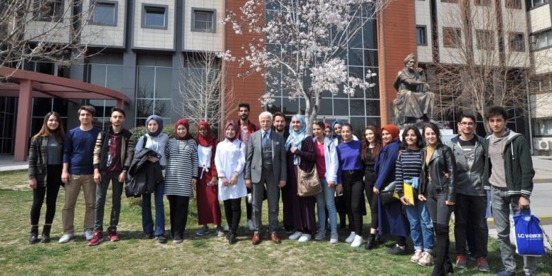 Rektörümüz Prof. Dr. Cem ZORLU öğrencilerle sohbet etti. (27/03/2019)