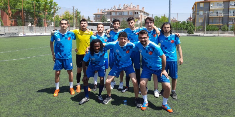 Üniversitemiz 8. Geleneksel Spor Şenlikleri'nde Erkek Futbol Takımımız Çeyrek Finalist oldu.