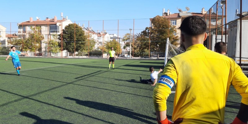 Fakültemiz Erkek Futbol Takımı İkinci Maçında "İlboğa" Takımını 2-1 (P) Mağlup Ederek Bir Üst Tura Yükselmiştir