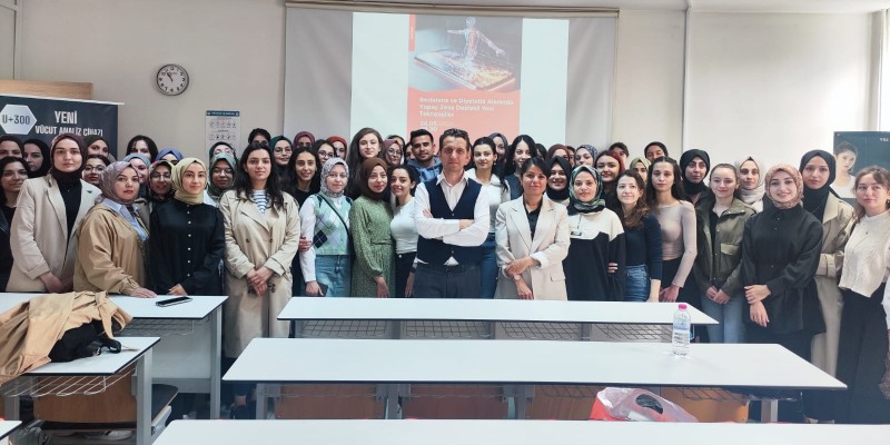 Arş. Gör. Dr. Meryem Ayrancı moderatörlüğünde düzenlenen "Beslenme ve Diyetetik Alanında Yapay Zeka Destekli Yeni Teknolojiler” semineri