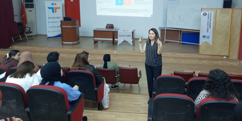 Sağlık, Sosyal Yaşam ve Kariyer Topluluğu Tarafindan “İş Kulübü Eğitimi: İş Arama Becerileri” Konulu İşkur Eğitimi Yapılmıştır