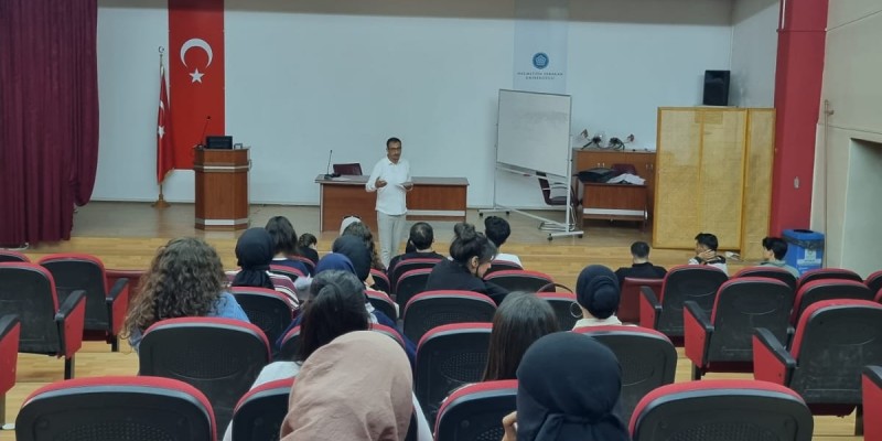 Arş. Gör. Dr. Yasemin Mirza’nın moderatörlüğünde “Sesin Doğru Kullanımı ve Hijyeni” konulu semineri