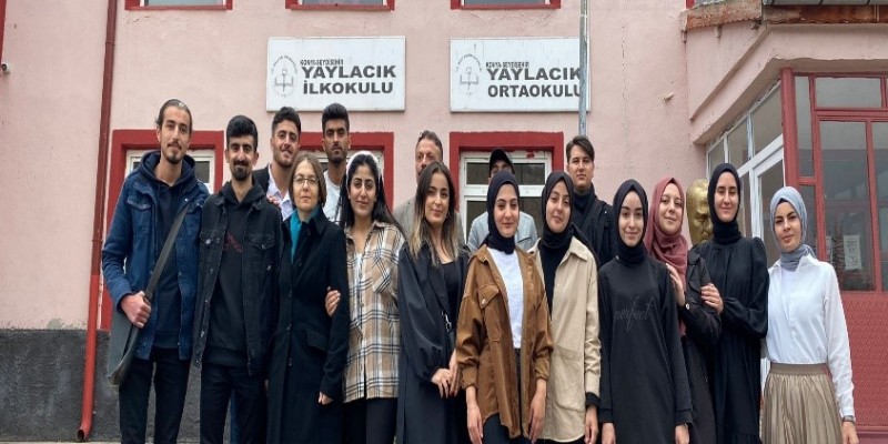 Küçük Kalplere Büyük Dokunuşlar  Gönüllük Çalışması