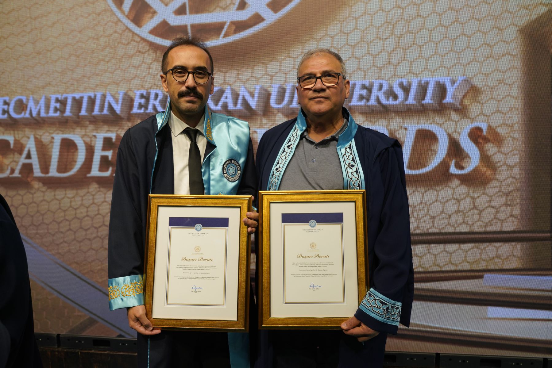Fakültemiz'den Stanford Üniversitesi “Dünyanın En Etkili Bilim İnsanları” yıllık etki listesinde yer alan hocalarımız ödüllerini aldı.