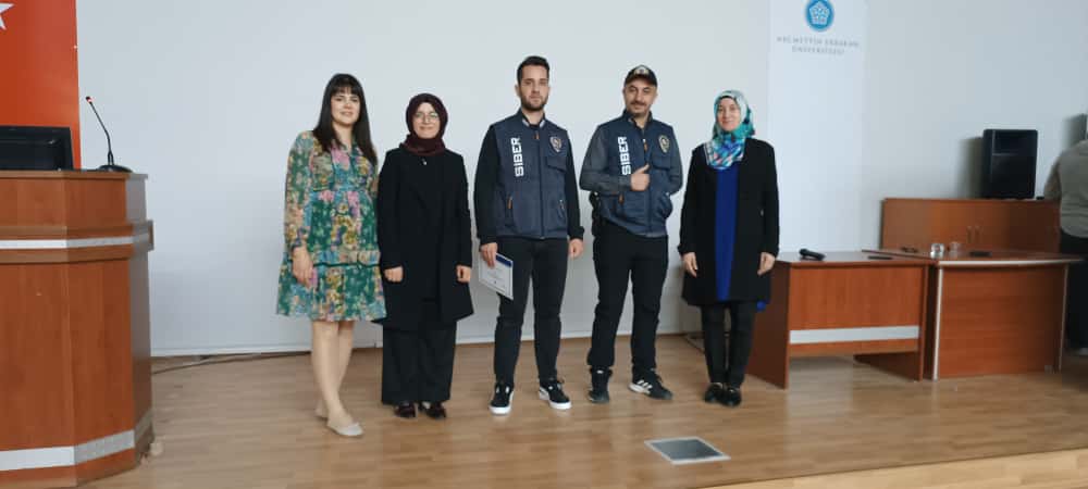 Üniversitemiz Hemşirelik Fakültesi tarafından “Bağımlılıkla Mücadele: SİBER DÜNYADA GÜVENDE KAL” konulu konferans düzenlendi.