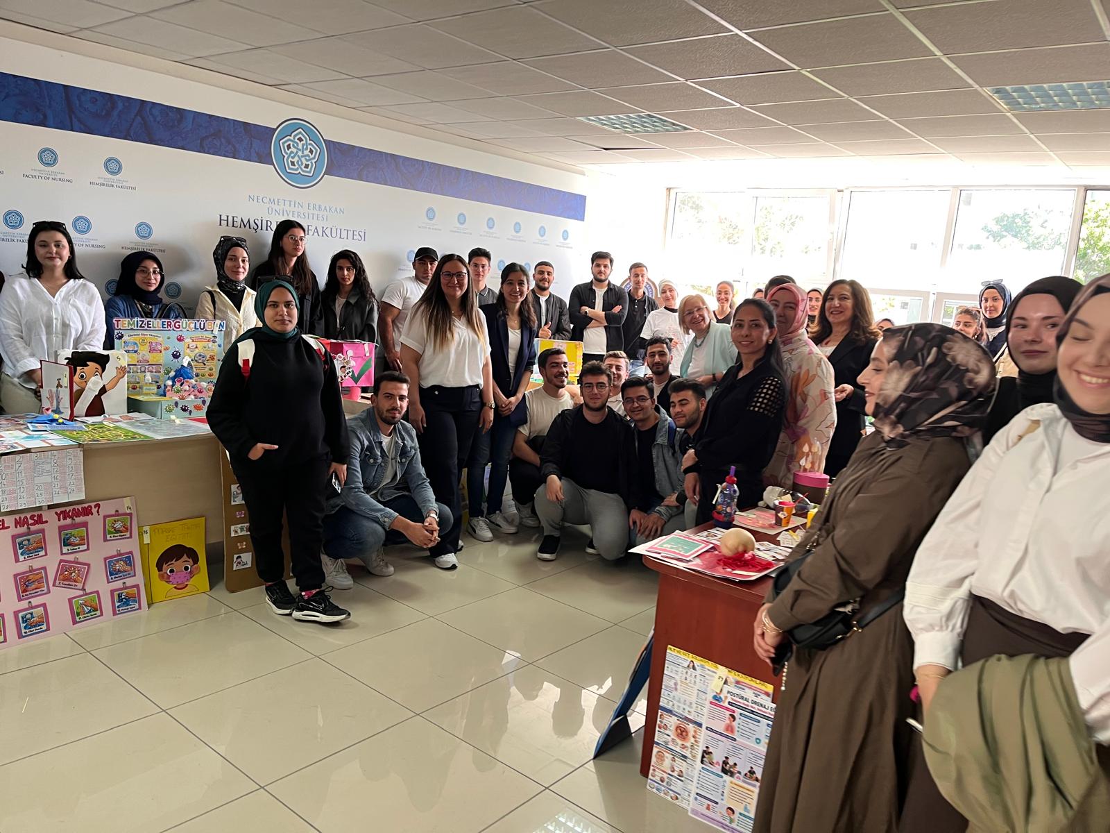 İyileşme Yolculuğunda Rehberiniz: Pediatri Hemşireliği Materyal Sergisi