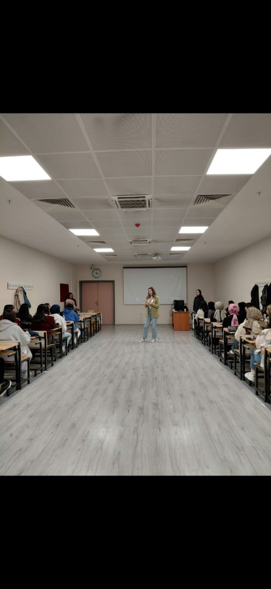 Yüksekokulumuz ögrencilerine Meram Genclik Merkezi tarafından katilabilecekleri sosyal faaliyetler hakkında bilgi verilmiştir.
