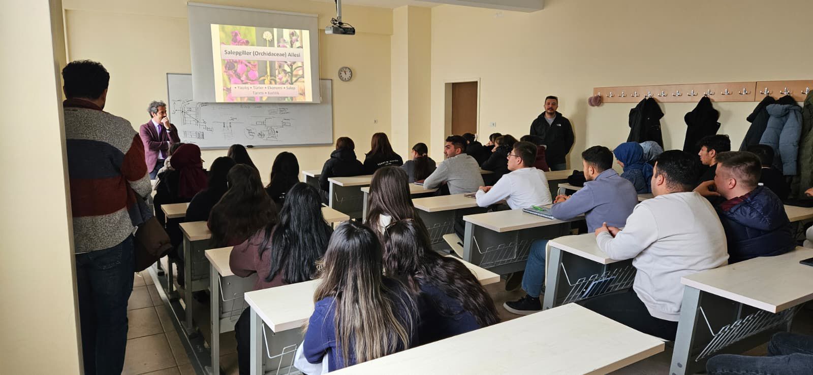 Ereğli Yunus Emre Kız Mesleki ve Teknik Anadolu Lisesi Öğrencilerinden Ziraat Fakültemize Mesleki Tanıtım Ziyareti Gerçekleştirildi