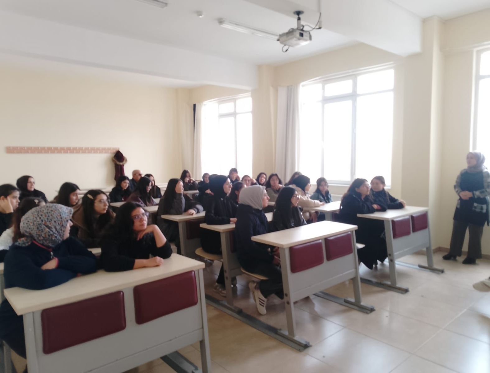 Ereğli Yunus Emre Kız Mesleki ve Teknik Anadolu Lisesi Öğrencilerinden Ziraat Fakültemize Mesleki Tanıtım Ziyareti Gerçekleştirildi