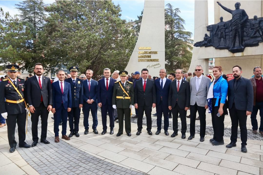 Dekanımız 29 Ekim Cumhuriyet Bayramı ve Cumhuriyetimizin 102. Yıl Dönümü Kutlamalarına Katıldı