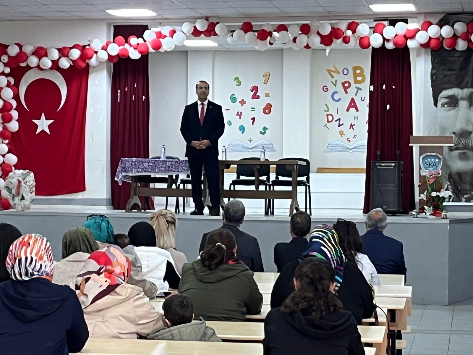 Dekanımız Protokol Kapsamında Şehit Kamil Atalay İlkokul’unda Öğrenci Velilerimize Konferans Verdi.