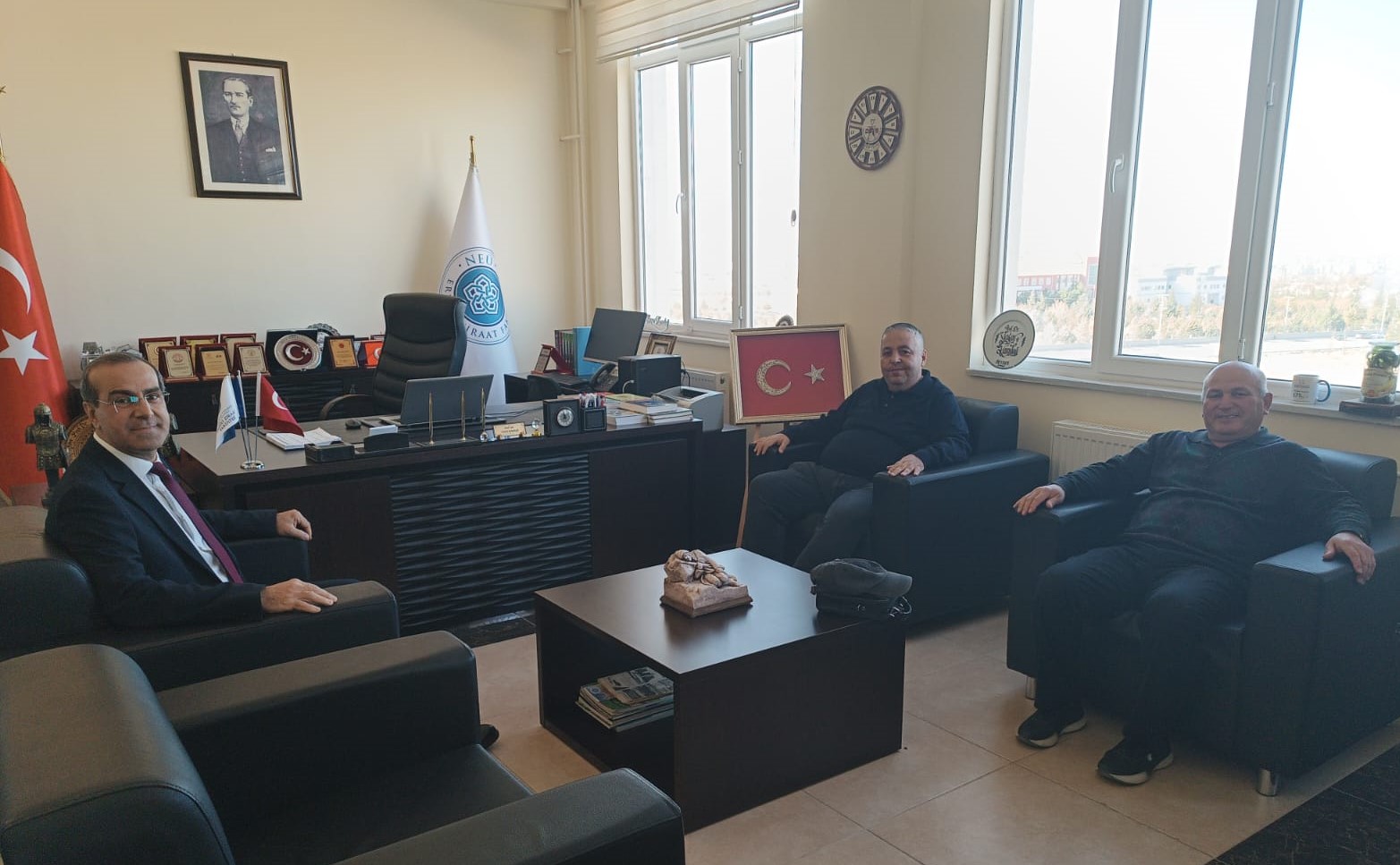 Ereğli Ağız ve Diş Sağlığı Merkezi Başhekimi ve Tokat Gaziosmanpaşa Üniversitesi Öğretim Üyesinden Dekanımıza Ziyaret