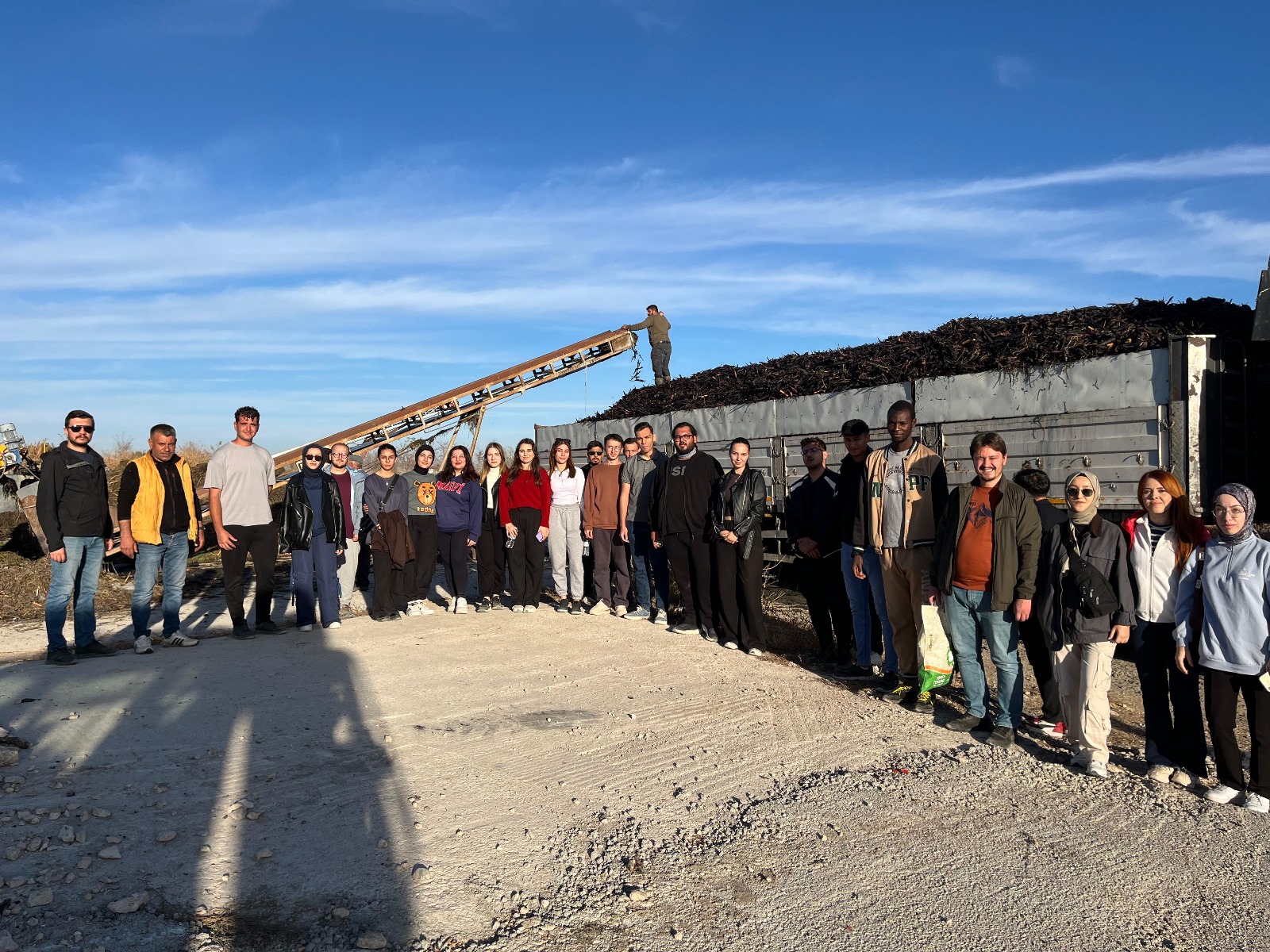 Fakültemiz Biyosistem Mühendisliği ve Tarla Bitkileri Bölümü 3. Sınıf Öğrencilerimiz Erkol Tarım İşletmesini Ziyaret Ettiler