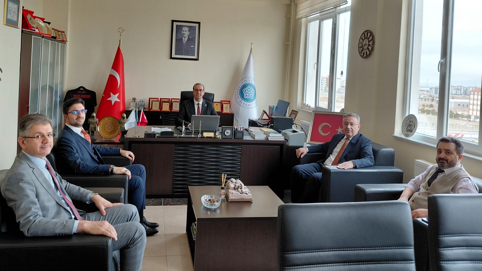 Üniversitemiz Genel Sekreteri ve Genel Sekreter Yardımcılarından Dekanımıza Ziyaret