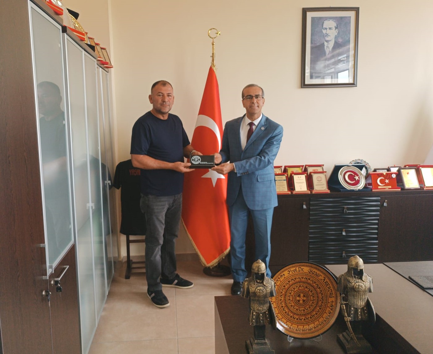 Konya Ereğli Bahçeli Mahallesi Muhtarı Sayın Veli Gök’ten Dekanımıza Ziyaret