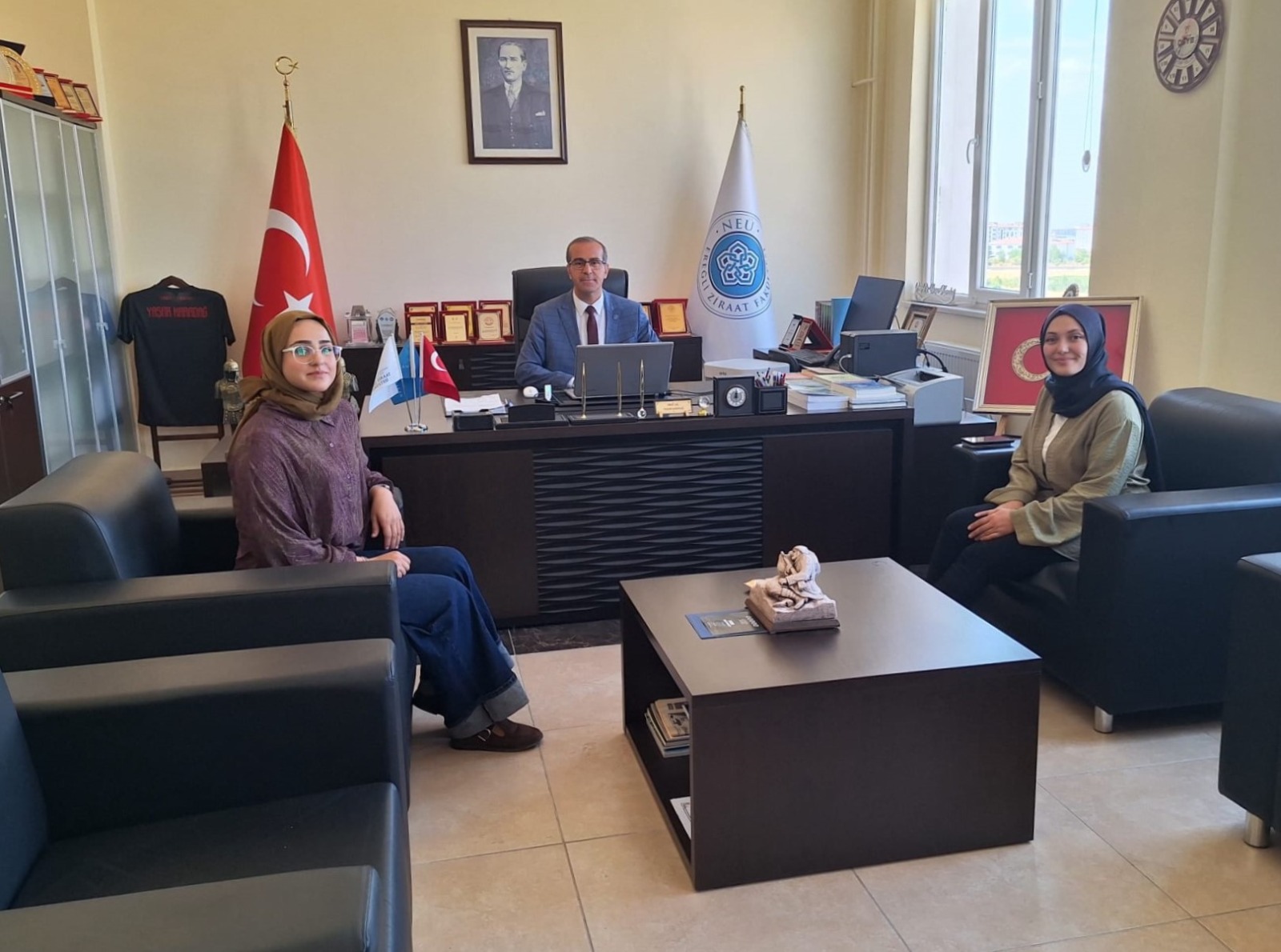 Fakültemizden Mezun Öğrencimizden Dekanımıza Ziyaret