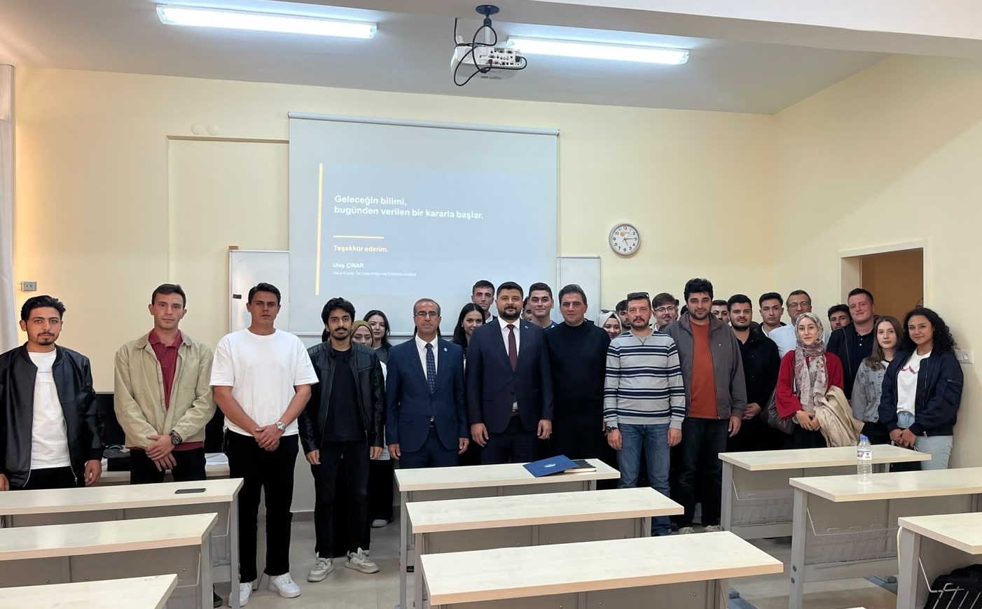 Fakültemizde Kariyer Planlama Dersi Kapsamında Önemli Konferans: Ulaş Çınar Öğrencilerimizle Buluştu