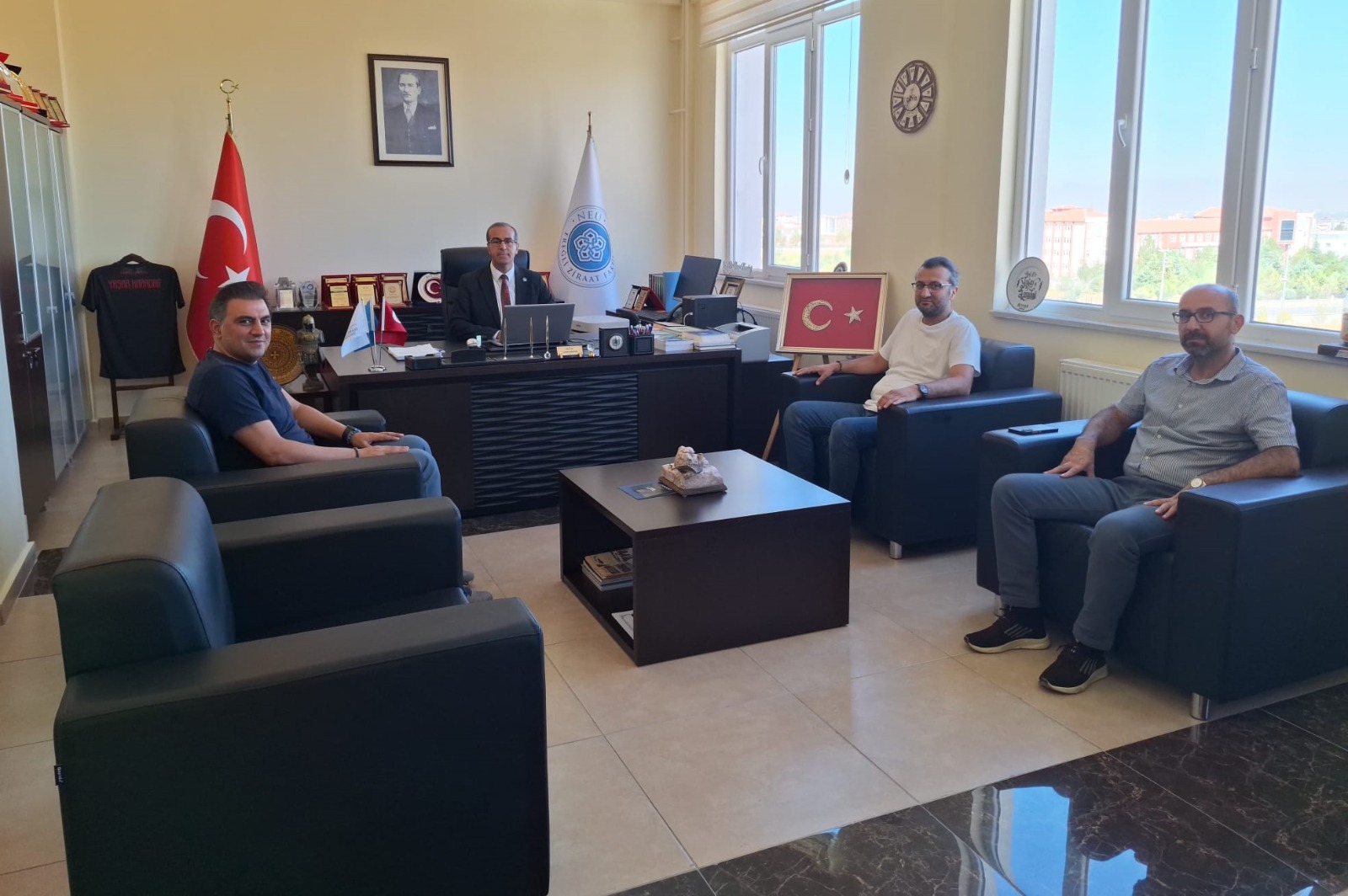 Dekanımız, Dekan Yardımcılarımızla Toplantı Gerçekleştirdi