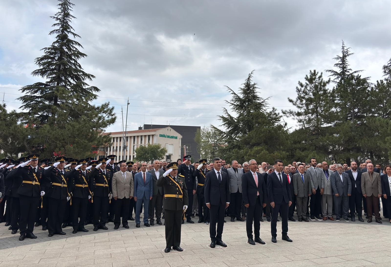 Dekanımız, 30 Ağustos Zafer Bayramı’nın 104. Yıl Dönümü Kutlama Programı Kapsamında Atatürk Anıtı’na Çelenk Sunma Törenine Katıldı