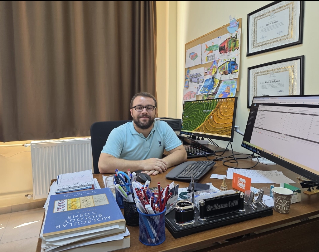 Doçent Ünvanı Alan Fakültemiz Tarla Bitkileri Bölümü Öğretim Üyesi Dr. Hasan Can’ı Tebrik Ediyoruz