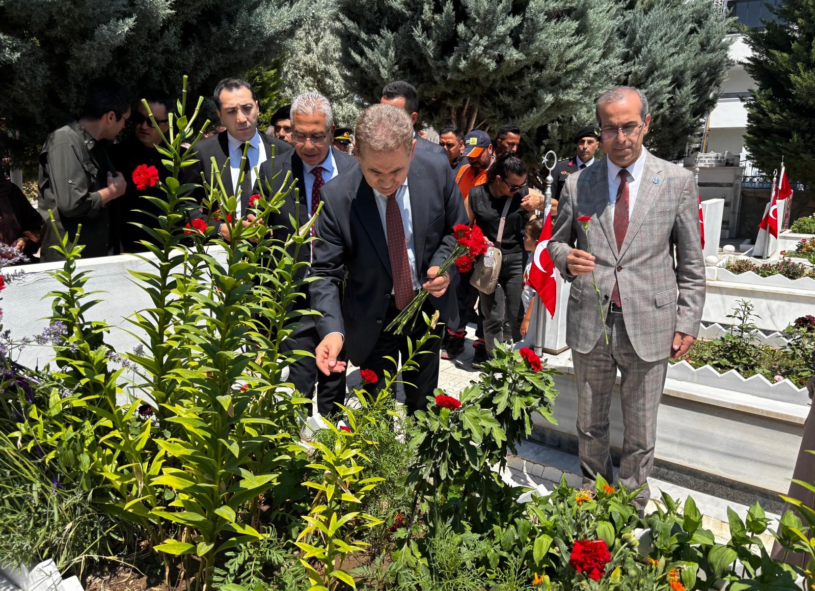 15 Temmuz Demokrasi ve Milli Birlik Günü Anma Etkinlikleri Şehitlikte Düzenlenen Törenle Başladı