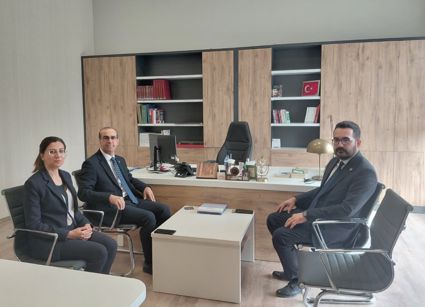 Dekanımız Halk Kütüphanesinde İncelemede Bulundu