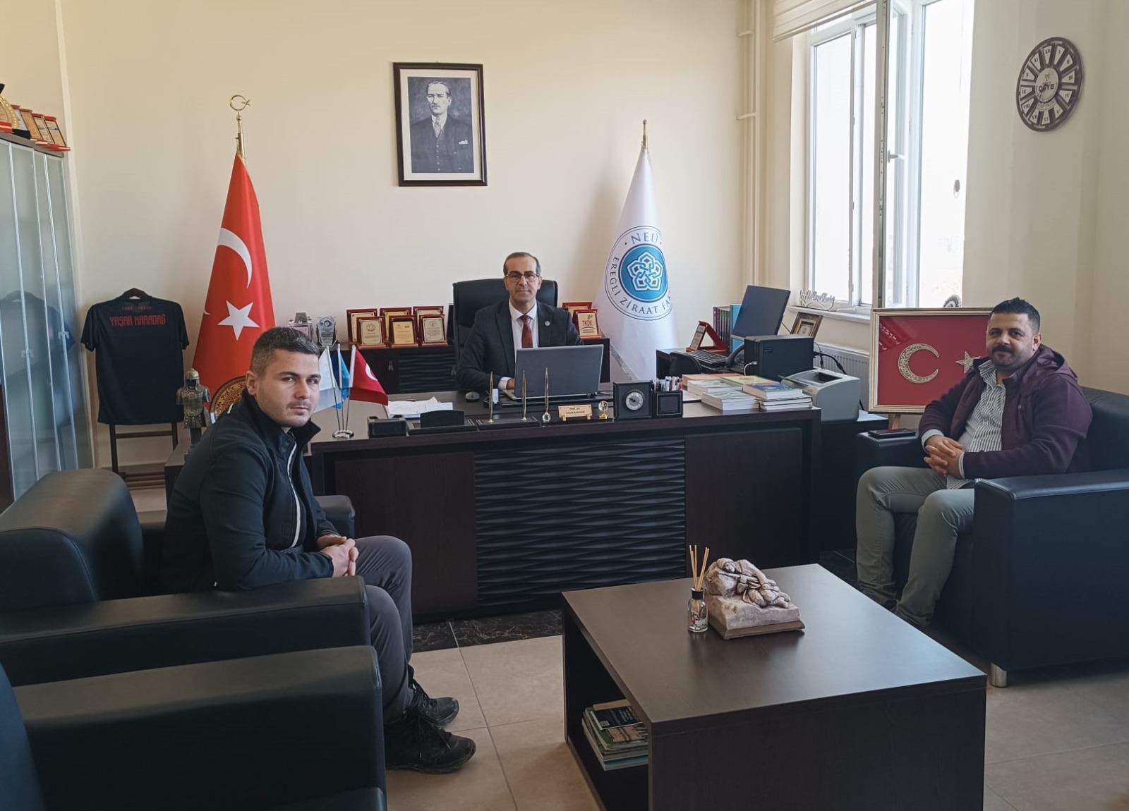 Lisansüstü Öğrencilerimizden Dekanımıza Ziyaret