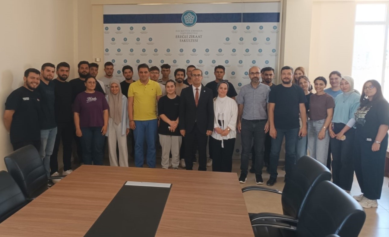 Dekanımız, Fakültemizde Staj Yapan Öğrencilerimizle Bir Araya Geldi