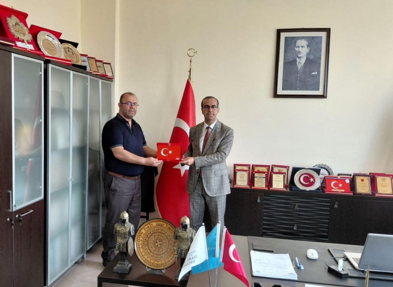 Yeşim Kırtasiye’den Dekanımıza Ziyaret