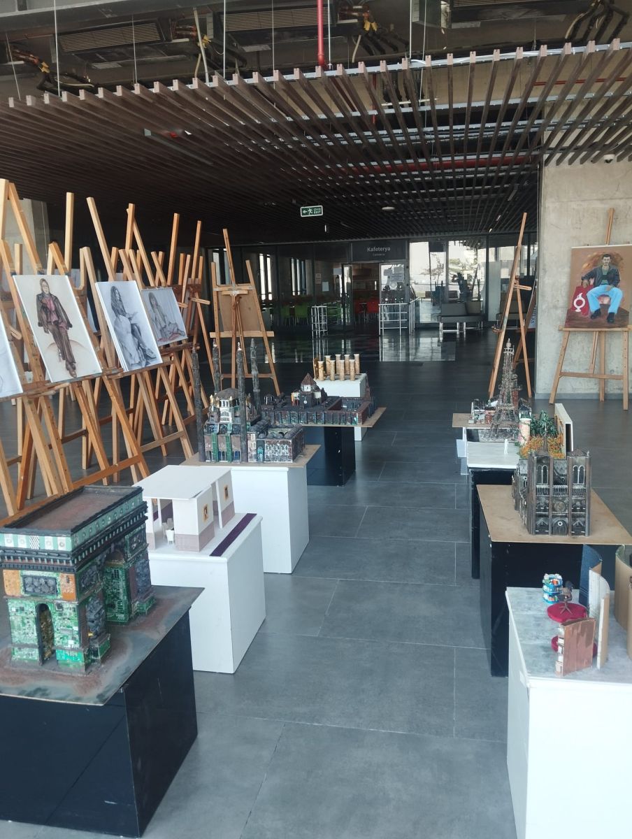 İç Mimarlık ve Çevre Tasarımı Bölümü Öğrencilerinden Maket Sergisi