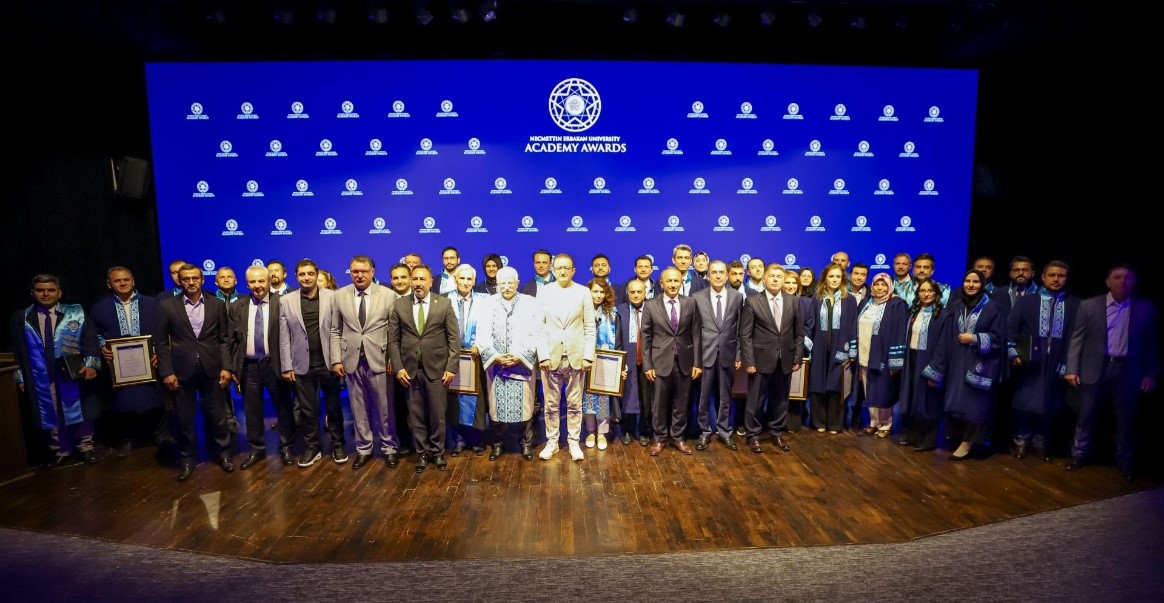 Üniversitemiz Akademik Başarılarını Ödüllendirdi