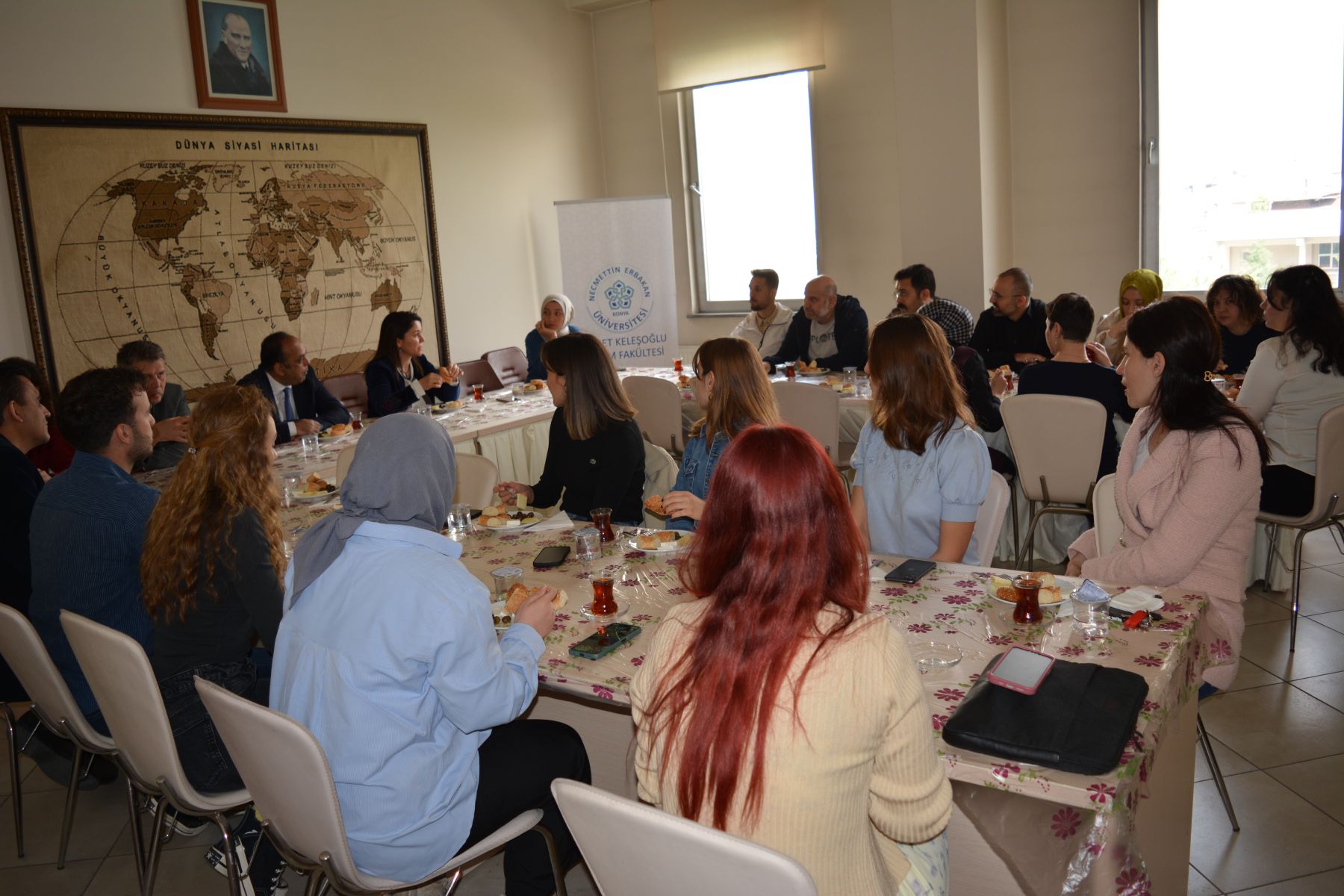 Fakülte Yönetimi ve Araştırma Görevlileri Kahvaltı Etkinliğinde Buluştu