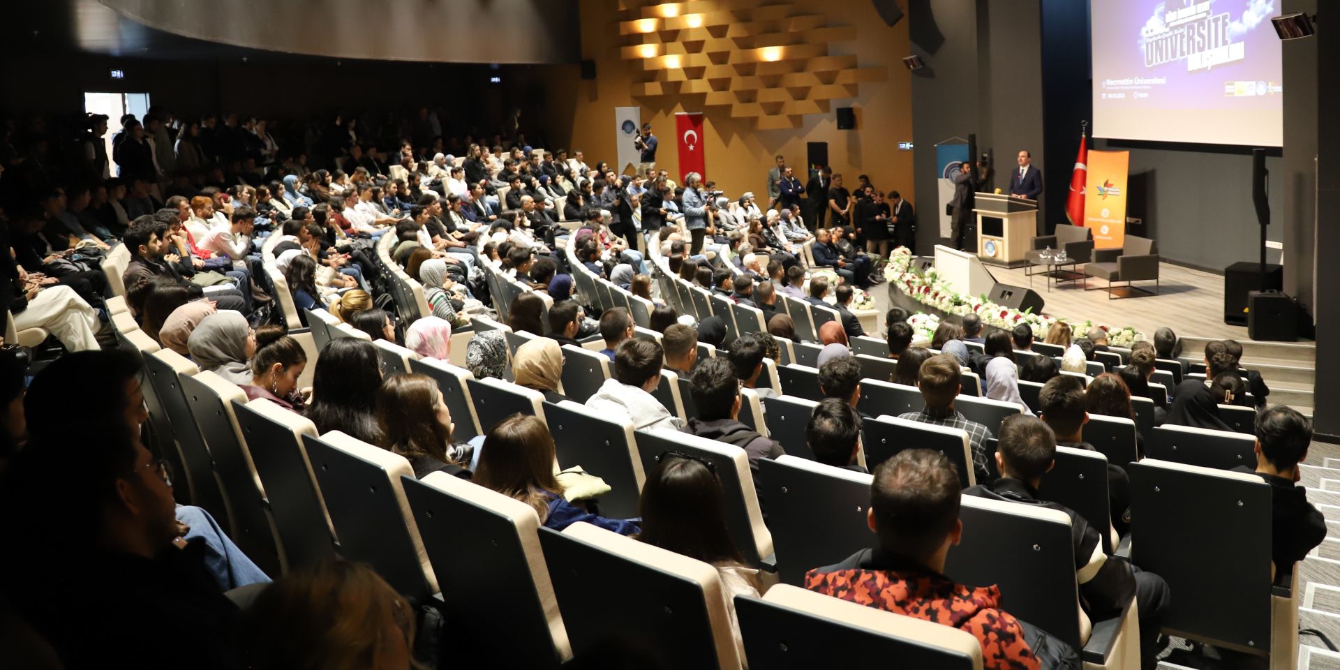 Konya Büyükşehir Belediye Başkanı Uğur İbrahim Altay, Üniversitemizde Öğrencilerimizle Buluştu