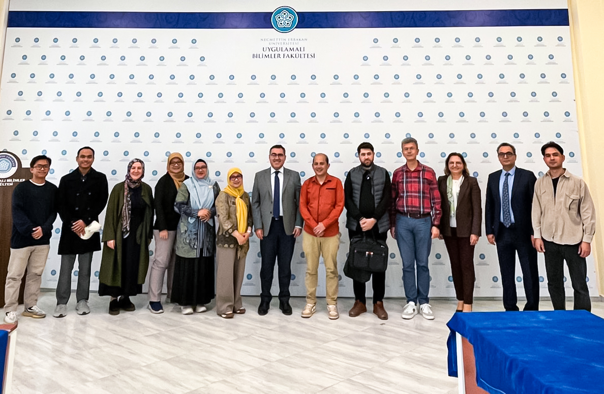 Üniversitemiz ile Endonezya Ahmad Dahlan Üniversitesi Arasında İş Birliği Fırsatları Görüşüldü