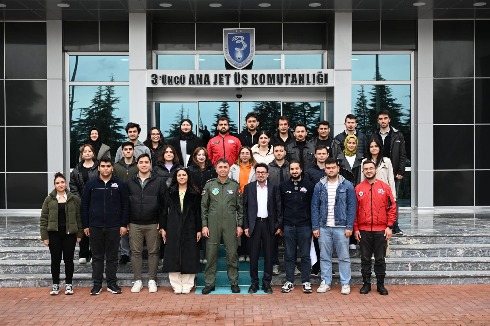 Geleceğin Mühendisleri Konya 3. Ana Jet Üs Komutanlığı’nı Ziyaret etti