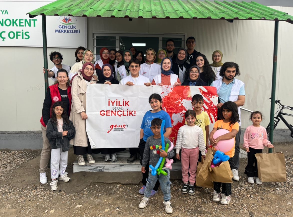 Üniversitemiz Tıp Fakültesi Öğrencilerinden Malatya’ya Anlamlı Ziyaret