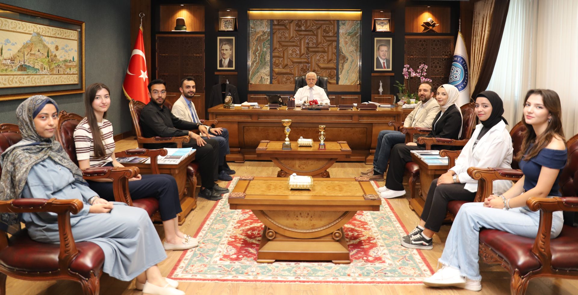 Rektörümüz Prof. Dr. Cem Zorlu, Başarılı Öğrencileri Makamında Ağırladı