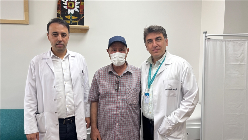 Kök hücre nakli yapılan 80 yaşındaki hasta kanseri yendi