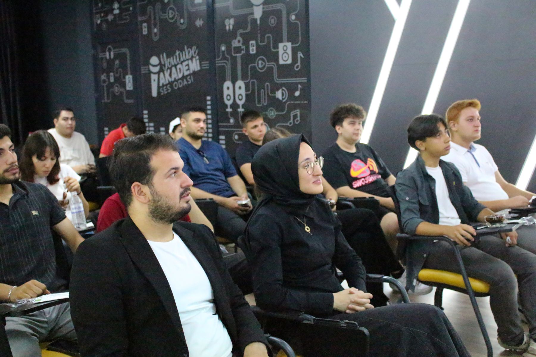 Öğretim Üyemiz Doç. Dr. Ebru Özer Topaloğlu “Bi Meramımız Var!” Programında Gençlerle Buluştu