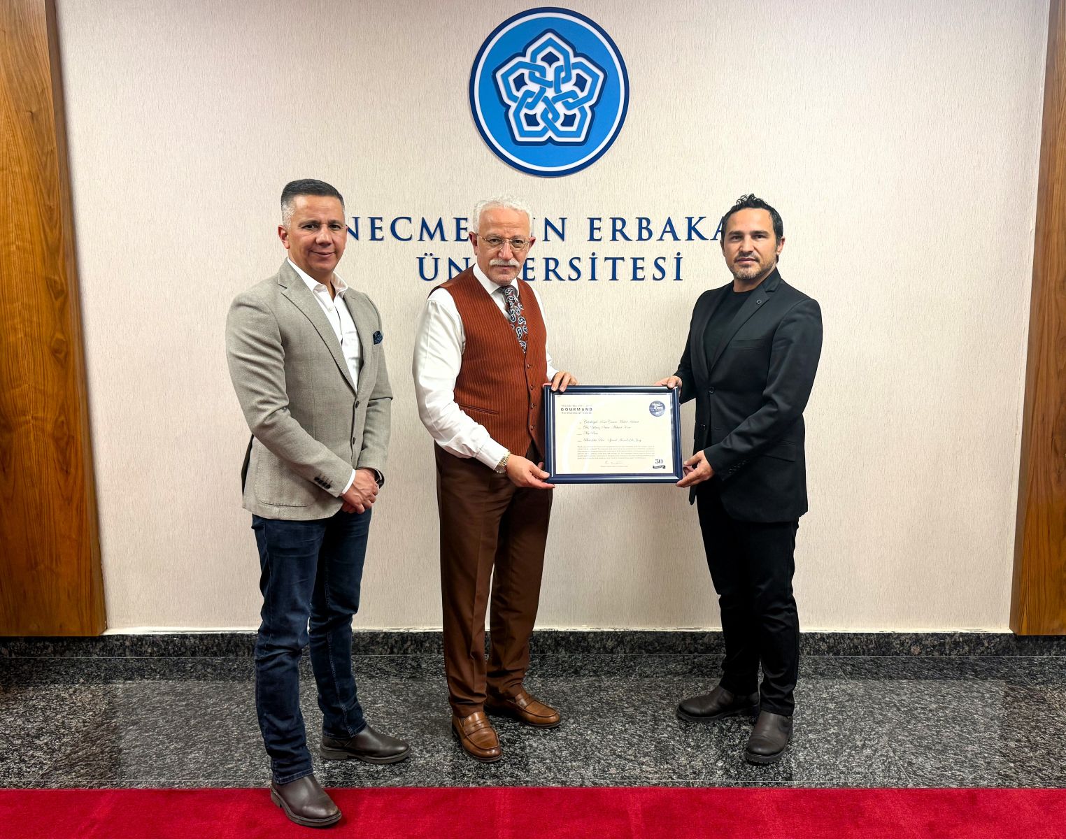 Öğretim Üyemiz Doç. Dr. Yılmaz Seçim’in Kitabına Uluslararası Jüri Özel Ödülü