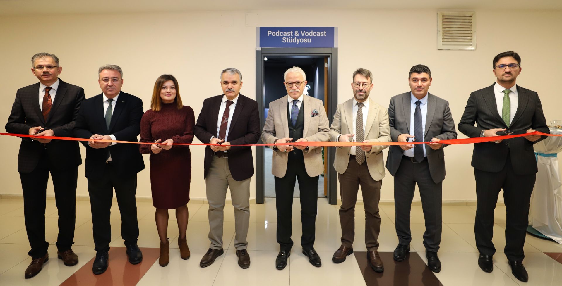 Bilim ve İletişimi Aynı Çatı Altında Buluşturan Üniversitemiz Podcast–Vodcast Stüdyosu Açıldı