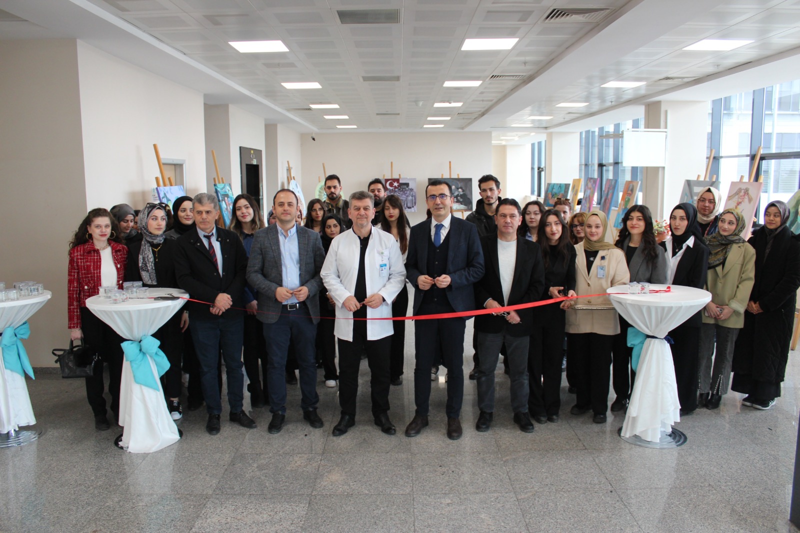 Sanat ve Tıbbı Buluşturan Resim Sergisi