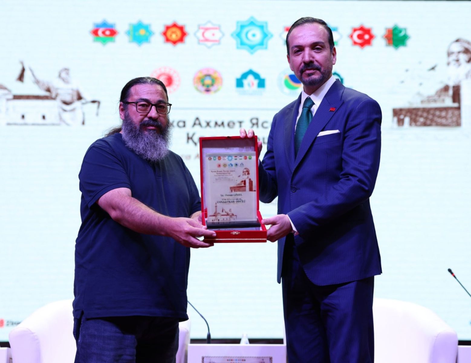 Üniversitemiz Geleneksel Türk Harp Sanatları Araştırma Atölyesi Sorumlusu Gözel’e Türk Dünyası Ahilik Zanaatkar Ödülü